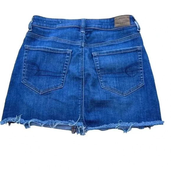 WOMEN’S AMERICAN EAGLE OUTFITTERS DENIM MINI SKIRT•SIZE 4 DARK WASH• - Picture 2 of 5